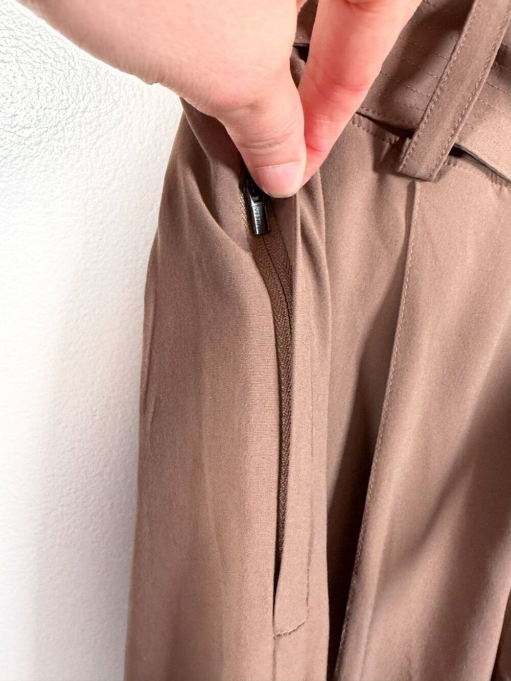 Athleta Cardiff Pants Size 10 Belted Rustic Beige Straight Leg Travel Active - Picture 6 of 14